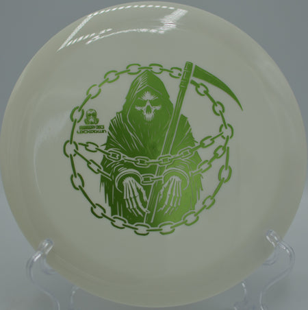 Doomsday Survival Lockdown ripping a torque-resistant forehand at Pointe aux Pins DGC in Alpena, MI, finishing strong around a tight tree corner.