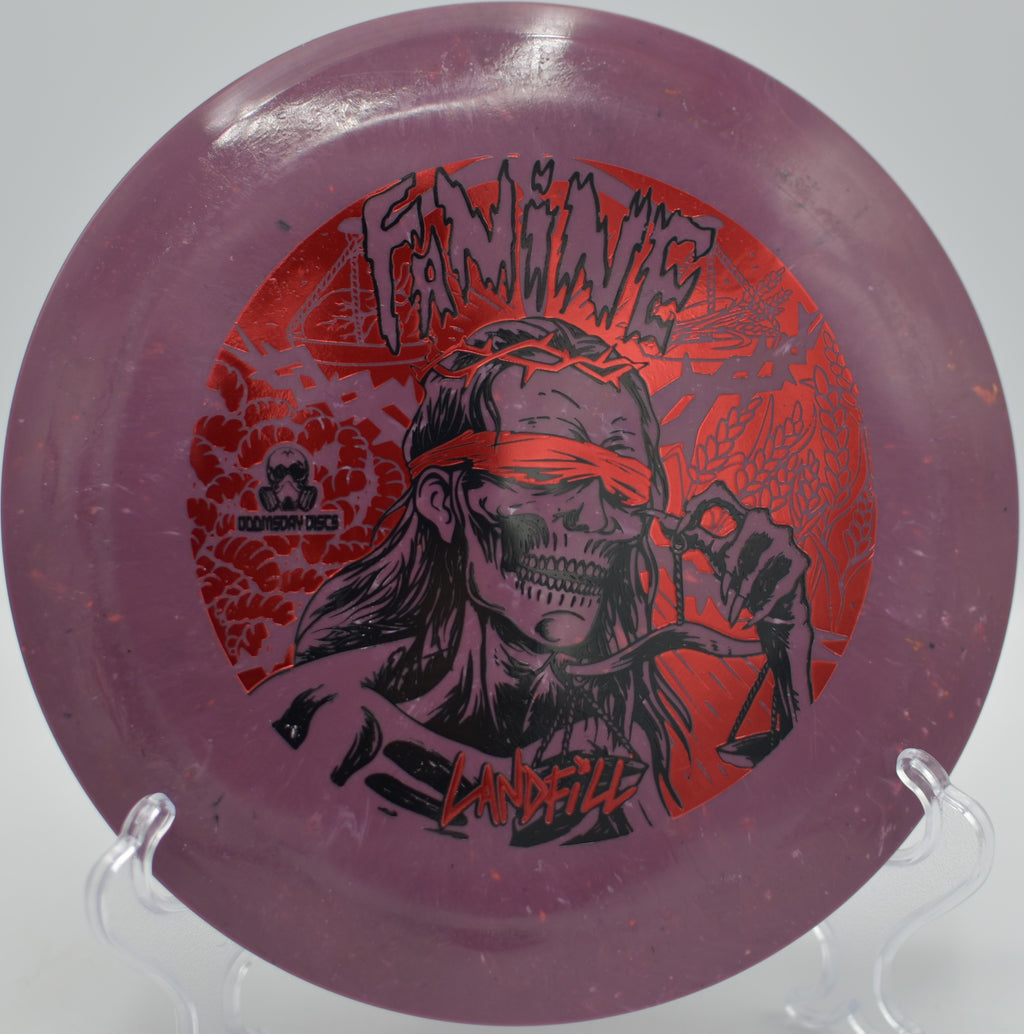 Landfill Famine ripping a full-flight S-curve at Blueberry Hill DGC in Highbridge, WI, maximizing glide with its understable 12-speed profile.