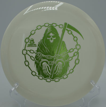 Doomsday Survival Lockdown carving a flex line at Stafford Lake DGC in Novato, CA, resisting turn and bending back with reliable overstability.