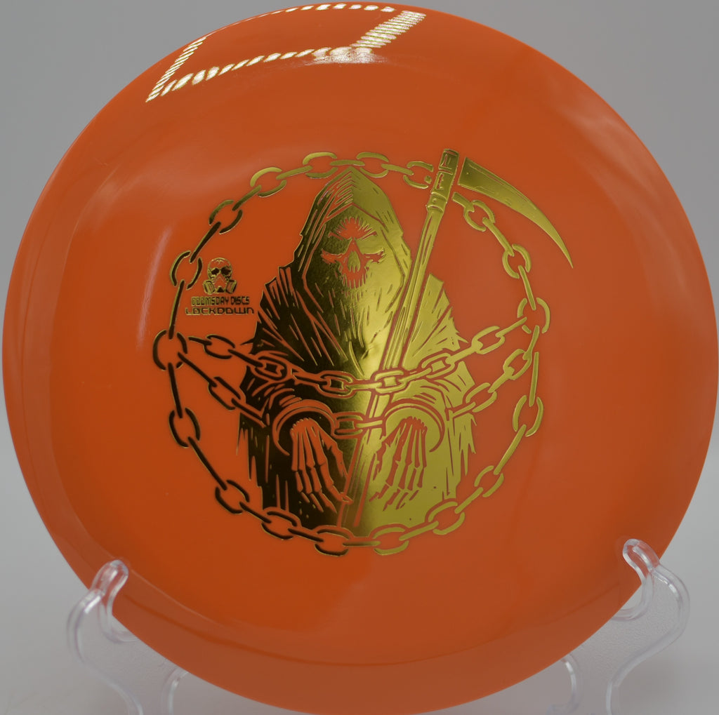 Doomsday Survival Lockdown executing a wind-fighting forehand bomb at Riptide DGC in Navarre, FL, maintaining stability through heavy coastal gusts.