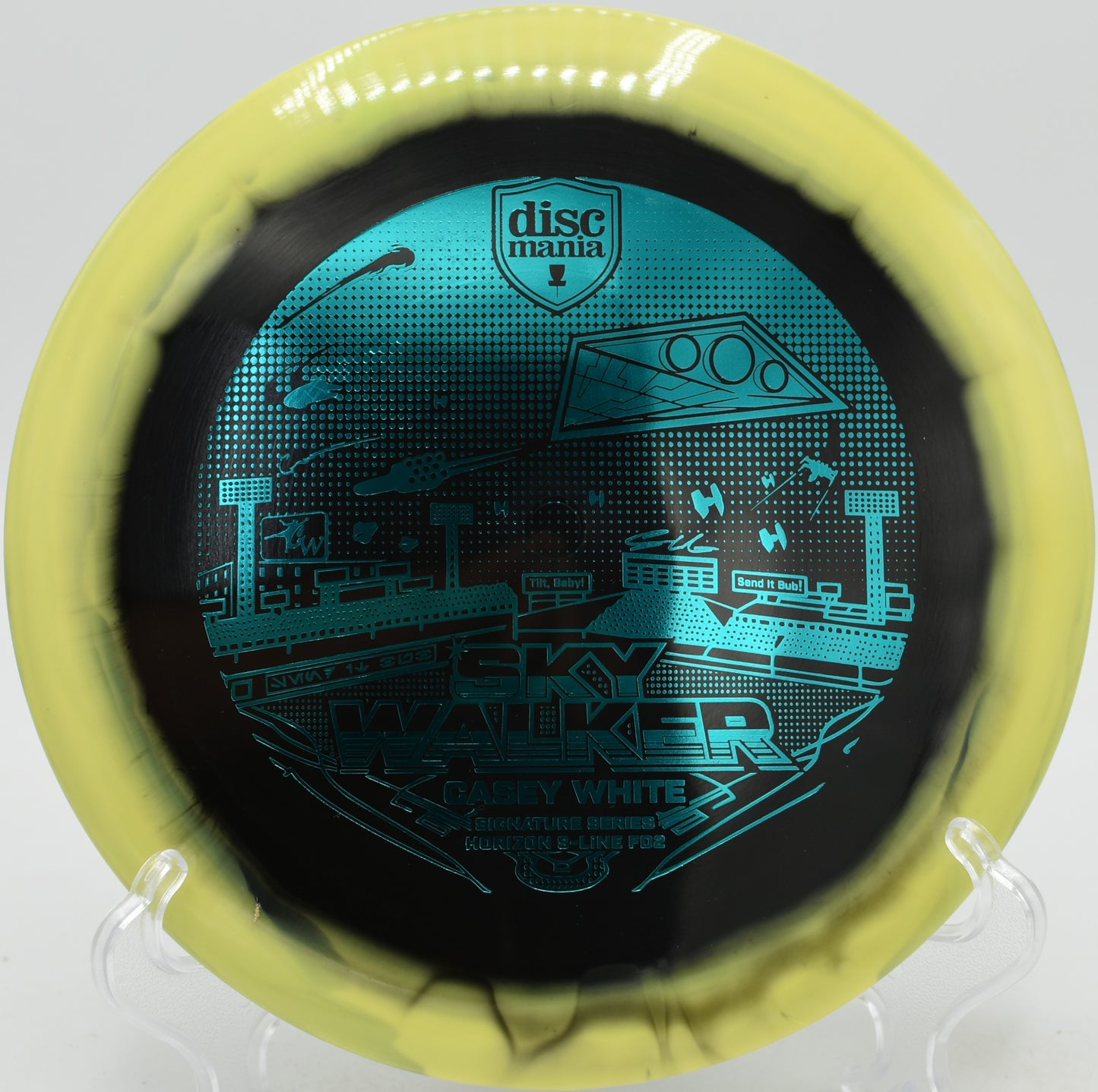 Discmania Horizon FD2 fading into green at Pier Park Disc Golf Course in Portland, Oregon