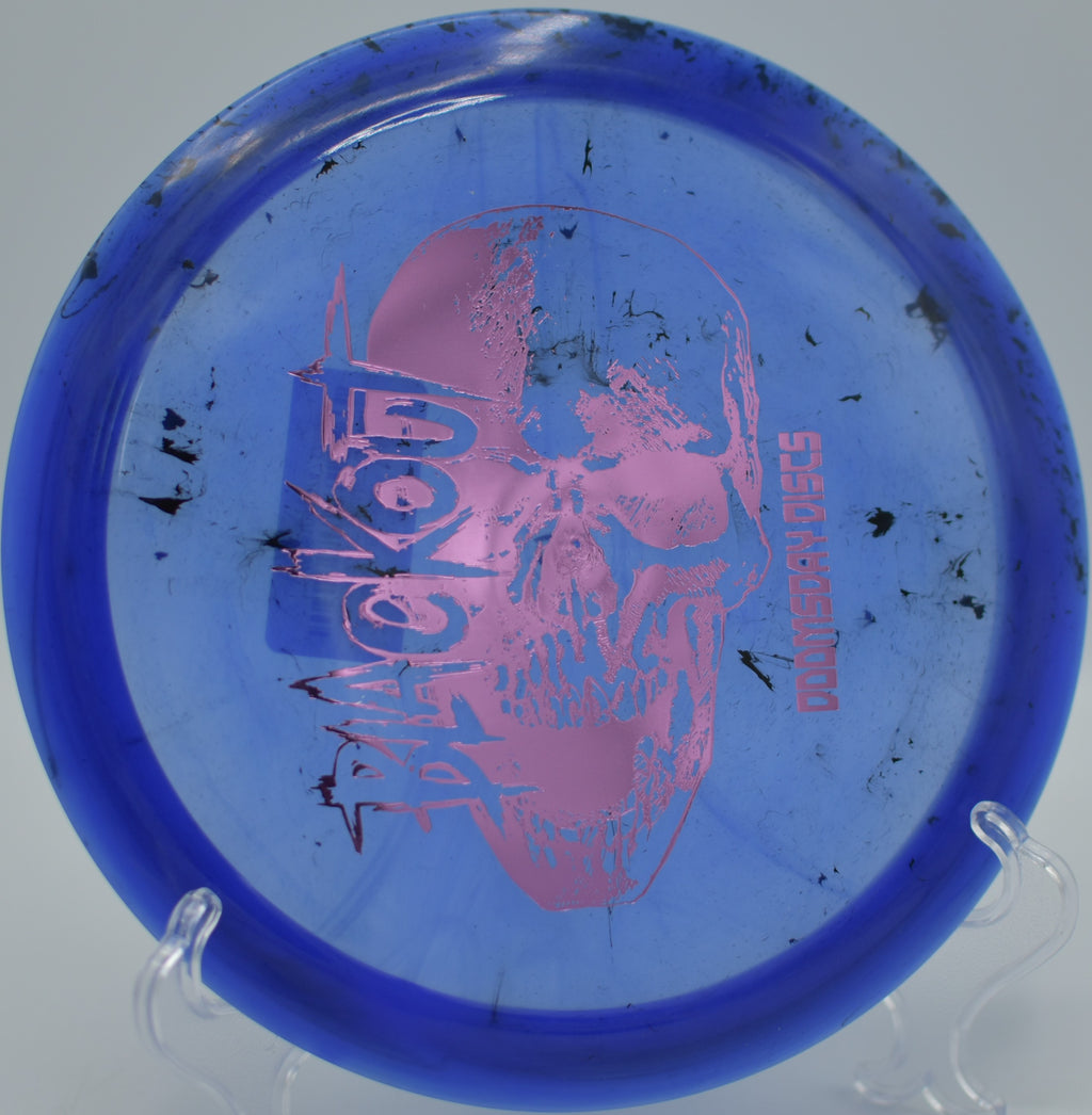 Doomsday Biohazard Blackout carving a technical anhyzer at Brown Deer Park DGC in Milwaukee, WI, settling softly beside the pin.