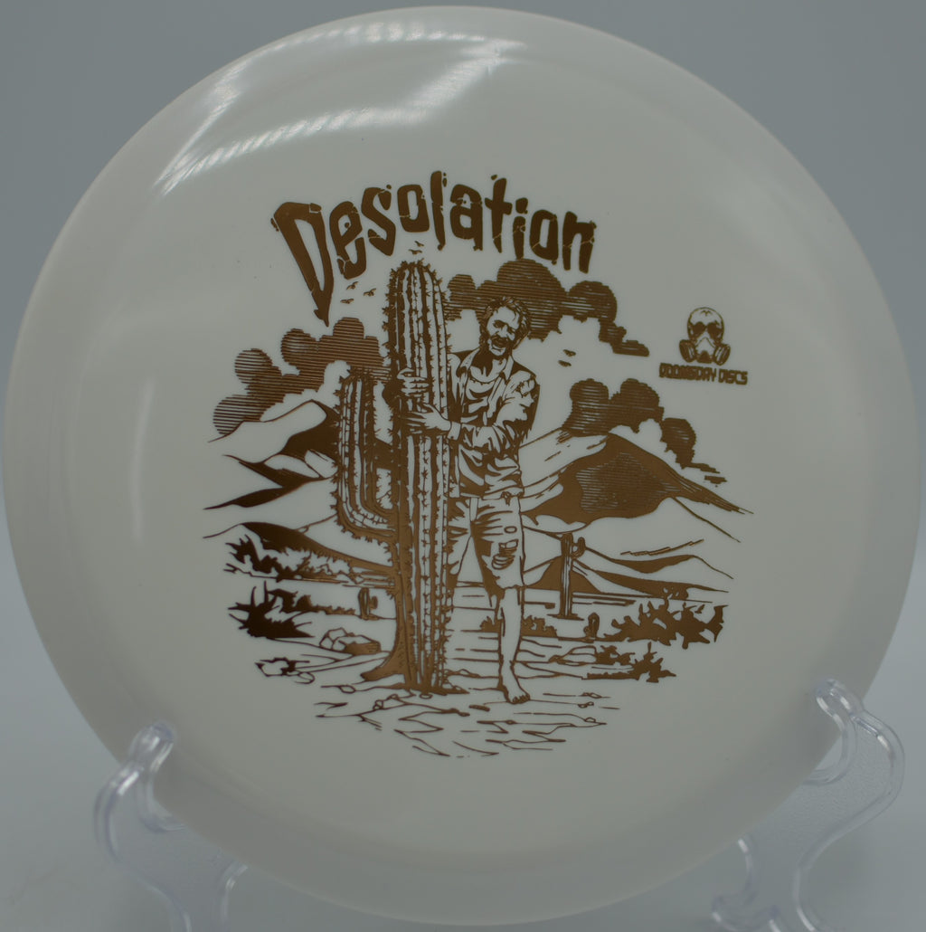 Survival Desolation ripping a flat, torque-resistant midrange drive at Wildcat Bluff DGC in Manhattan, KS, pushing straight before its strong 2-fade finish.