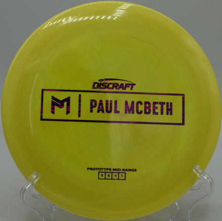 Malita laying up soft fade at Willow Creek DGC in Bend, Oregon