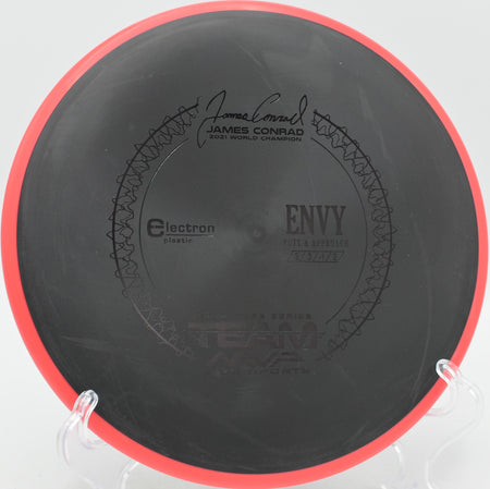 MVP Electron Envy shaping a turnover putter shot at Maple Hill Disc Golf Course in Leicester, Massachusetts.