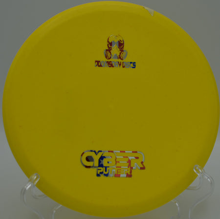 Doomsday Ration Cyber Putter lacing a tight forehand approach at Paw Paw Tunnel DGC in Oldtown, MD, staying torque-resistant with a crisp late fade.