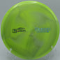 Discraft Titanium Buzzz – High-performance midrange disc designed for accuracy, control, and reliable fade for approach shots and drives.