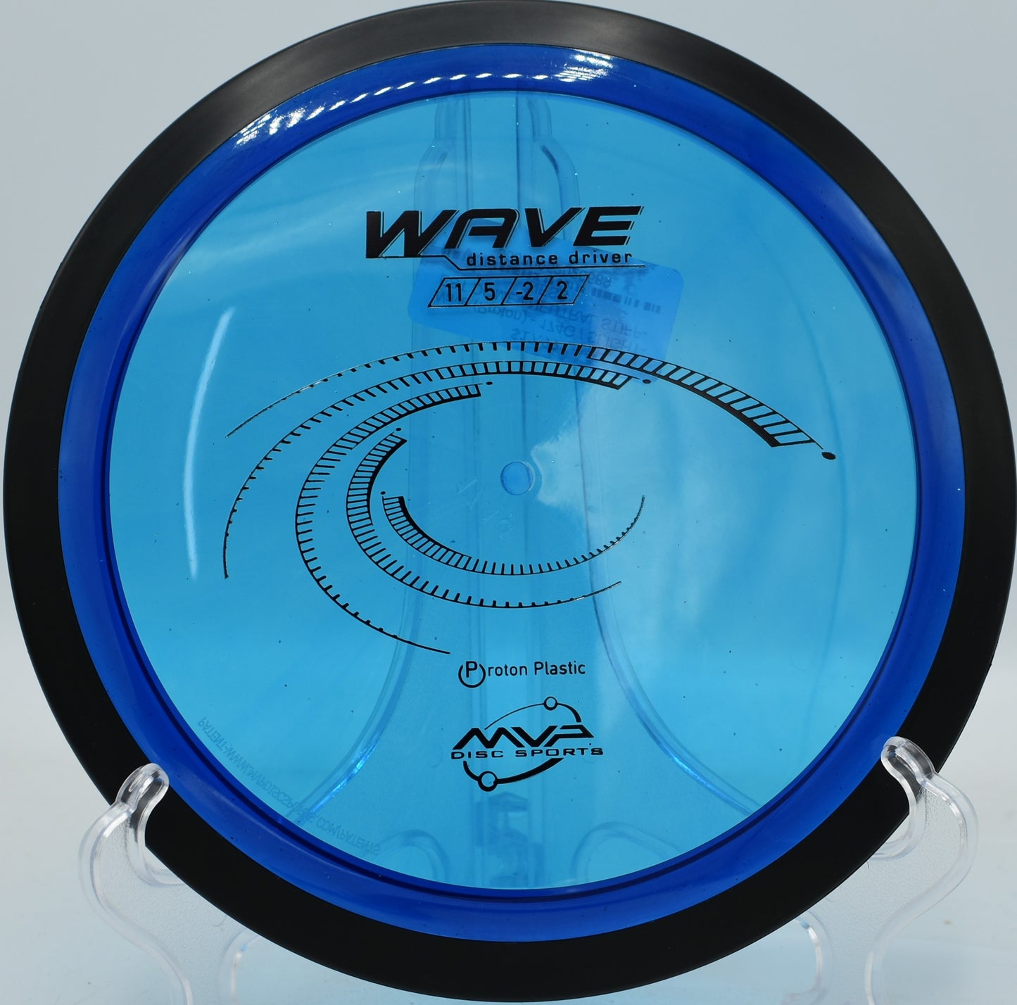 Disc golfer threading the woods with a Proton Wave at Tyler State Park, PA

