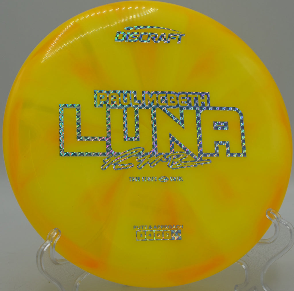 Z Swirl Luna gliding through narrow fairways at Trophy Club DGC in Texas, designed for consistent approaches and fade-stable putts.

