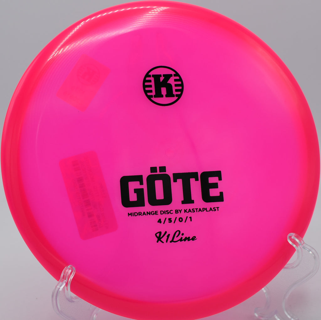 Gote flying clean and true through a tunnel shot at Nevin Park Disc Golf Course in Charlotte, North Carolina.

