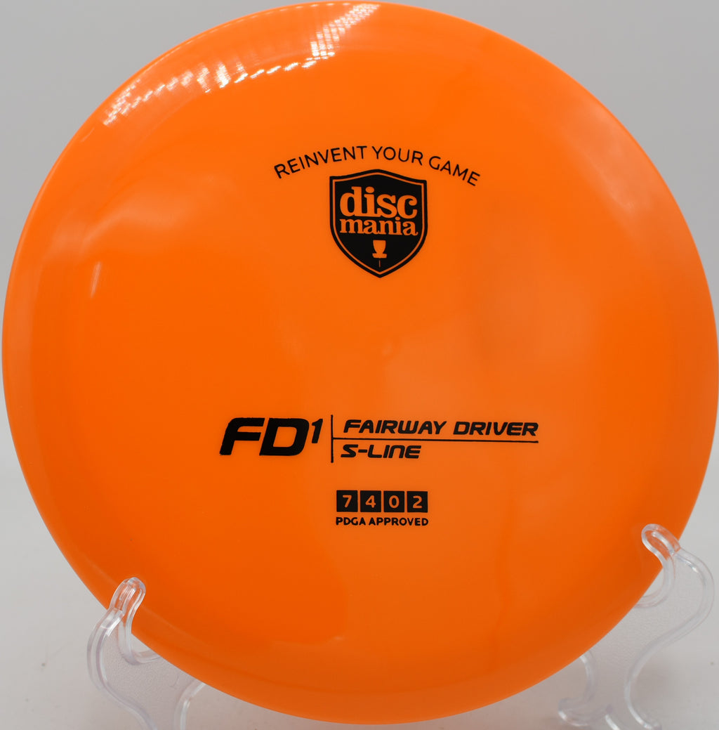 Discmania FD1 in S-Line plastic powering through a technical tunnel at SeaTac DGC in Washington.

