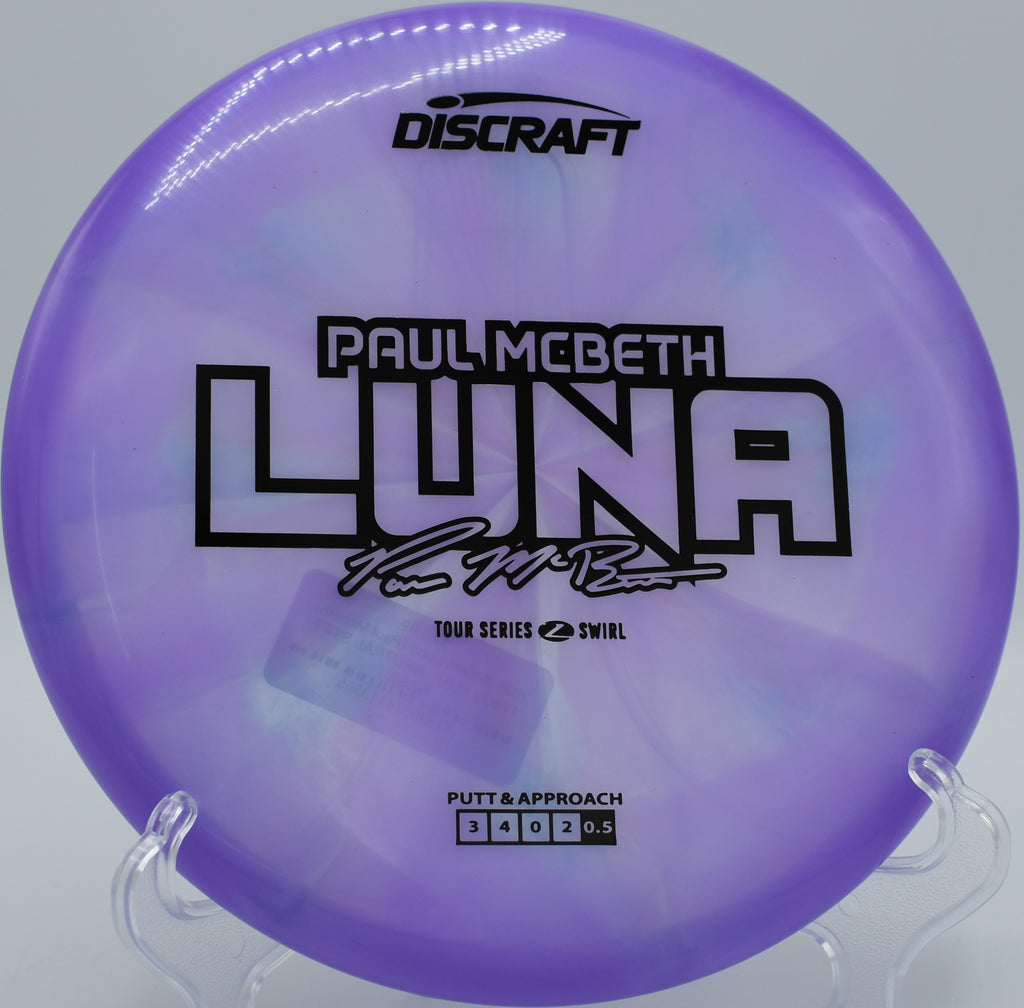Z Swirl Luna released from a hillside stance, fading gently toward a sloped basket at Blue Ribbon Pines in Minnesota.

