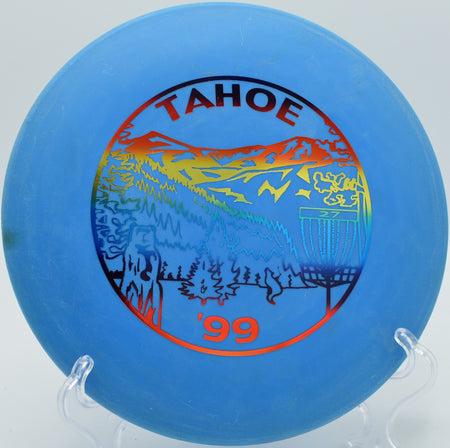 DX Cobra fading gently onto the green on Hole 16 at Whistlers Bend Disc Golf Course, Roseburg, Oregon.