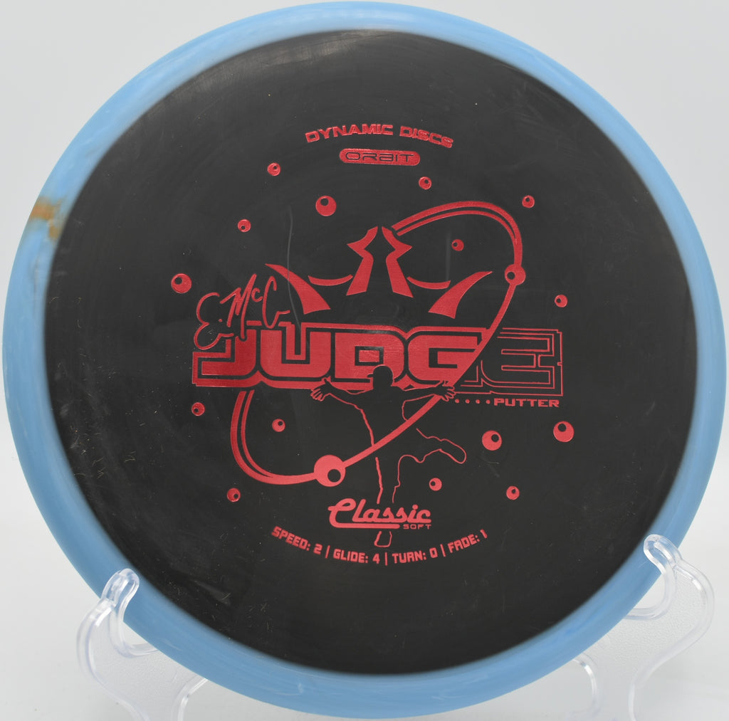 Dynamic Discs Classic Soft Orbit EMAC Judge resting against the chains at Shoaff Park in Fort Wayne, Indiana

