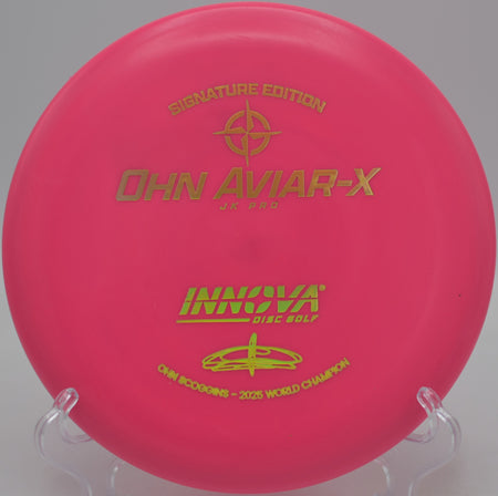 JK Pro Aviar soft putter sinking clean putt at Maple Hill Disc Golf Course, Leicester MA