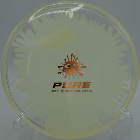 Latitude 64 Pure straight beadless putter sinking chain hit at Maple Hill Disc Golf Course, MA