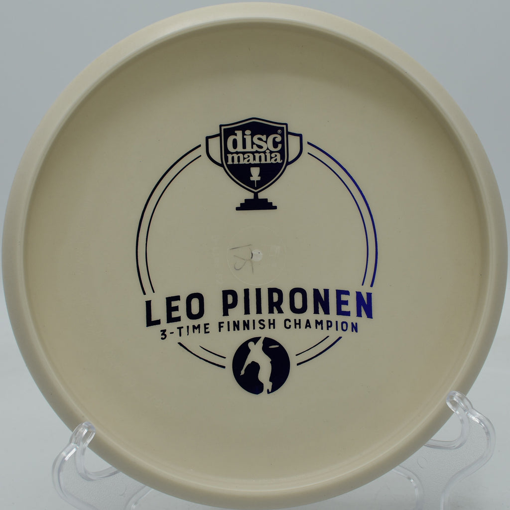 P2 in D-Line plastic spinning toward the heart of the basket at Brackett’s Bluff in Woodbury, Minnesota.

