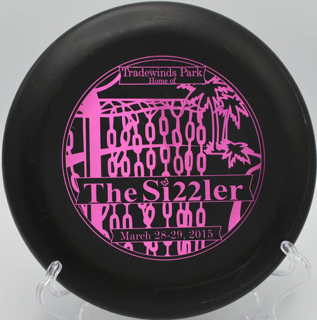 Big Bead Aviar holding a stable putting line with soft fade at Tyler State Park in Newtown, Pennsylvania.

