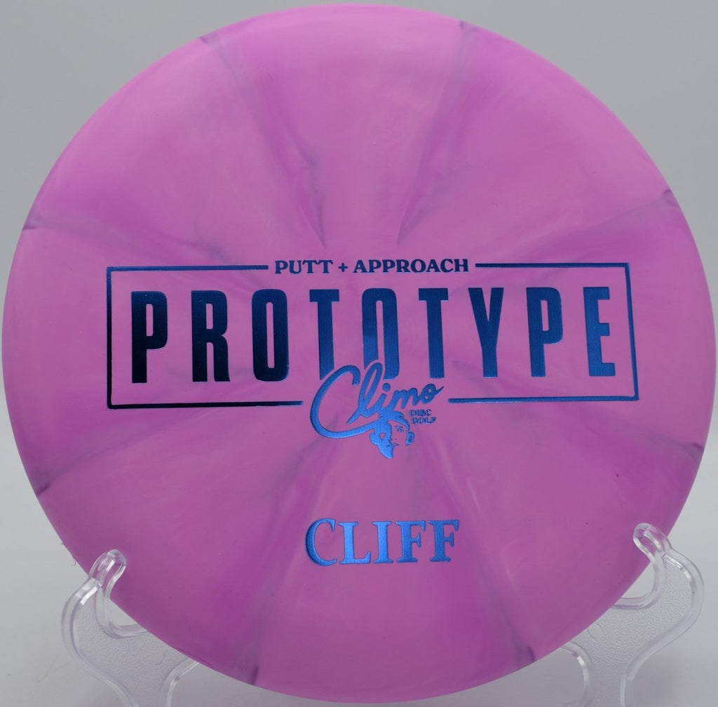 Trophy Line Cliff beadless putter on uphill putt at Jackson Park Disc Golf Course in Seattle, Washington