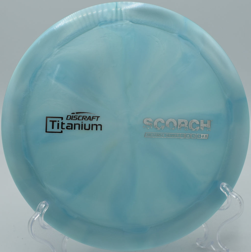 Discraft Titanium Scorch – Neutral flight path, high-speed distance driver perfect for shaping S-curves and long, controlled throws.