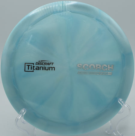 Discraft Titanium Scorch – Neutral flight path, high-speed distance driver perfect for shaping S-curves and long, controlled throws.