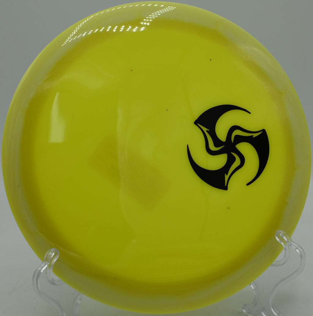 Kastaplast Alva hyzer flip distance shot at Lake Marshall Lions in Montross, Virginia