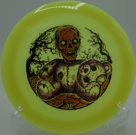 Dynamic Discs Moonshine Heist Halloween bear stamp soaring straight at Winthrop Gold, SC