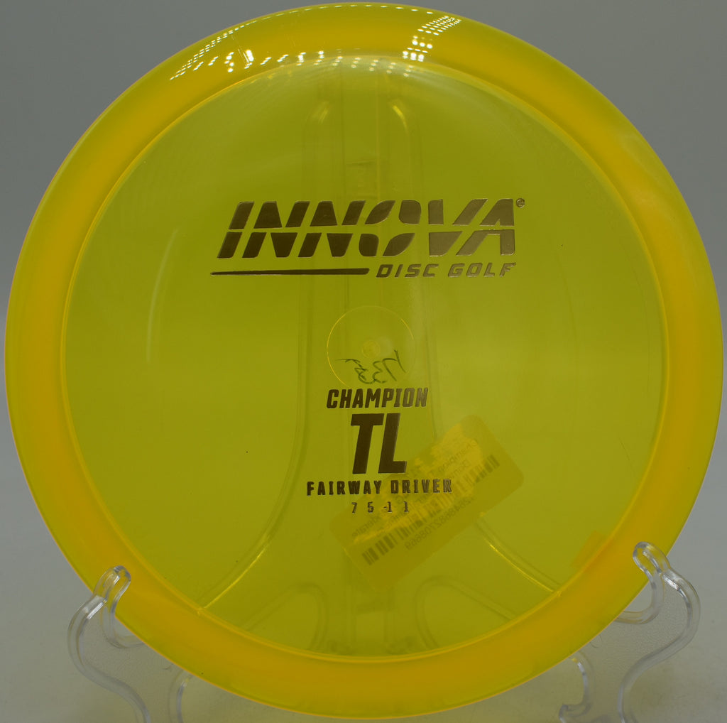 TL fairway driver carving a gentle hyzer at Hornets Nest Disc Golf Course in Charlotte, North Carolina