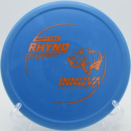 Champion Rhyno spiking into the green at Maple Hill Disc Golf Course in Leicester, Massachusetts