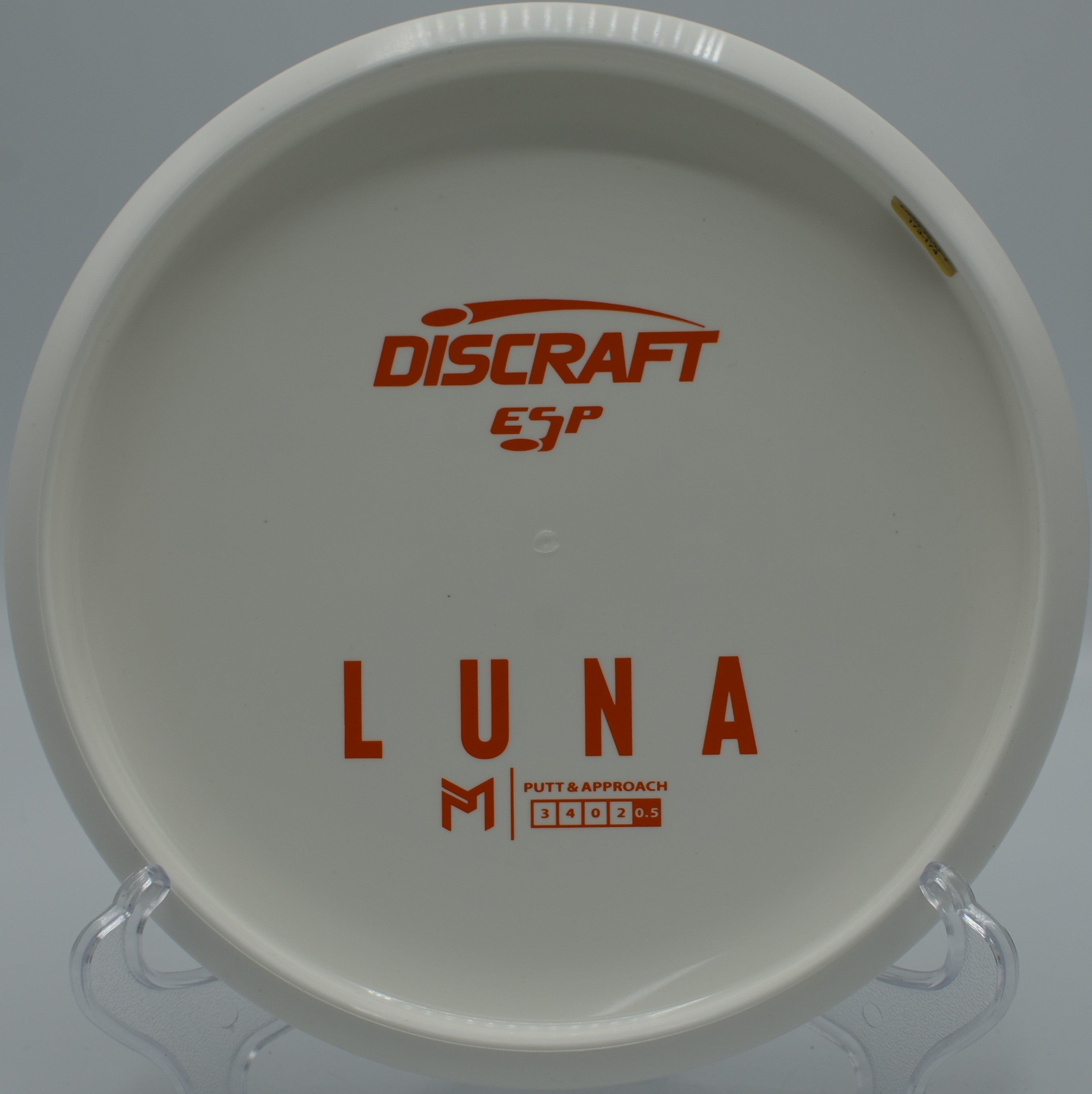 ESP Luna disc golf putter floating toward chains at Caliber Disc Golf Course, Sandpoint, Idaho