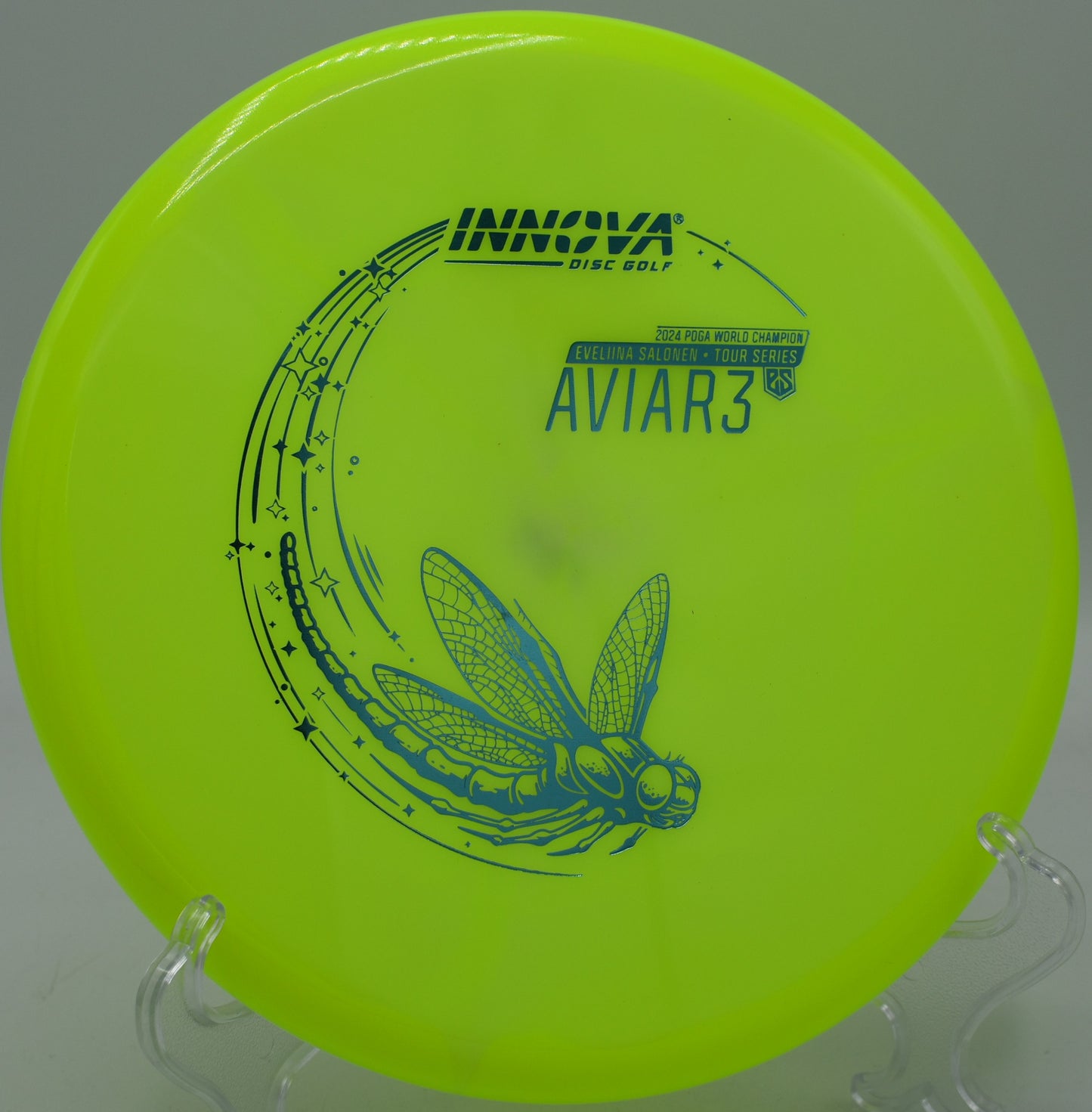 Halo Star Glow Aviar3 firing straight into the chains with a confident putt at SeaTac Disc Golf Course in Washington.

