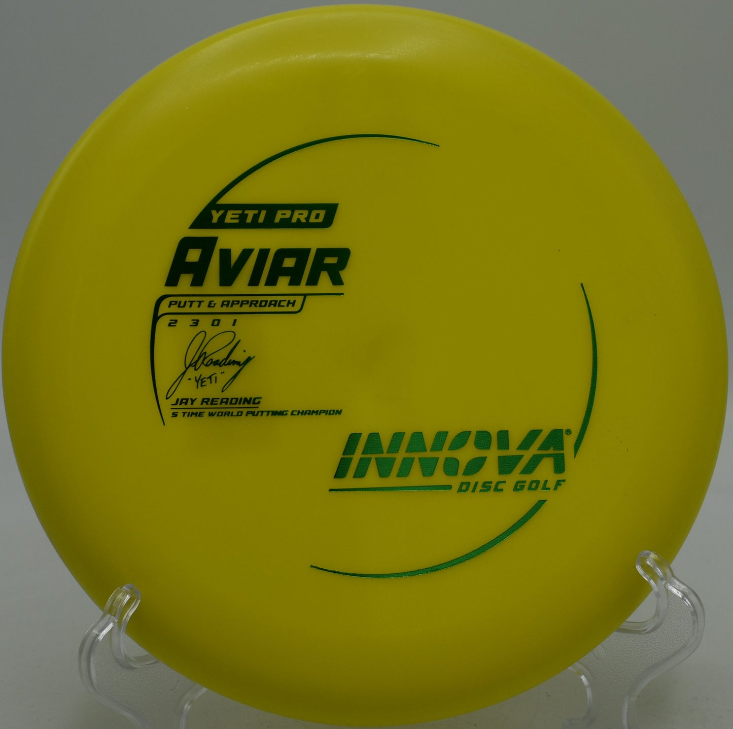 Disc golfer using a Yeti Pro Aviar for a push putt at Fountain Hills Disc Golf Park in Fountain Hills, Arizona
