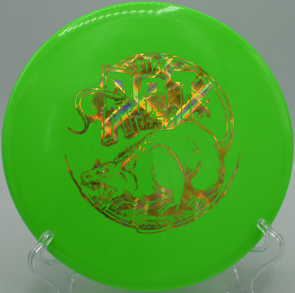 Rat putt & approach disc controlling a sharp hyzer at Maple Hill Disc Golf Course in Massachusetts