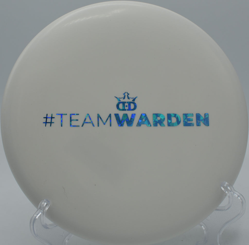 "Experience old-school precision at Eagle Ridge in Austin, TX, as Classic Warden offers a crisp release and dependable flight."
