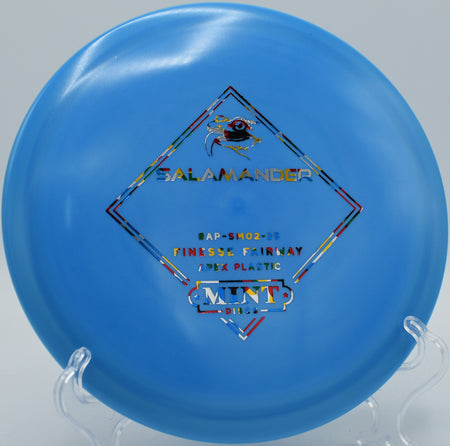 Mint Discs Apex Salamander hyzer flipping through tight gap at Northwood Black in Morton, Illinois

