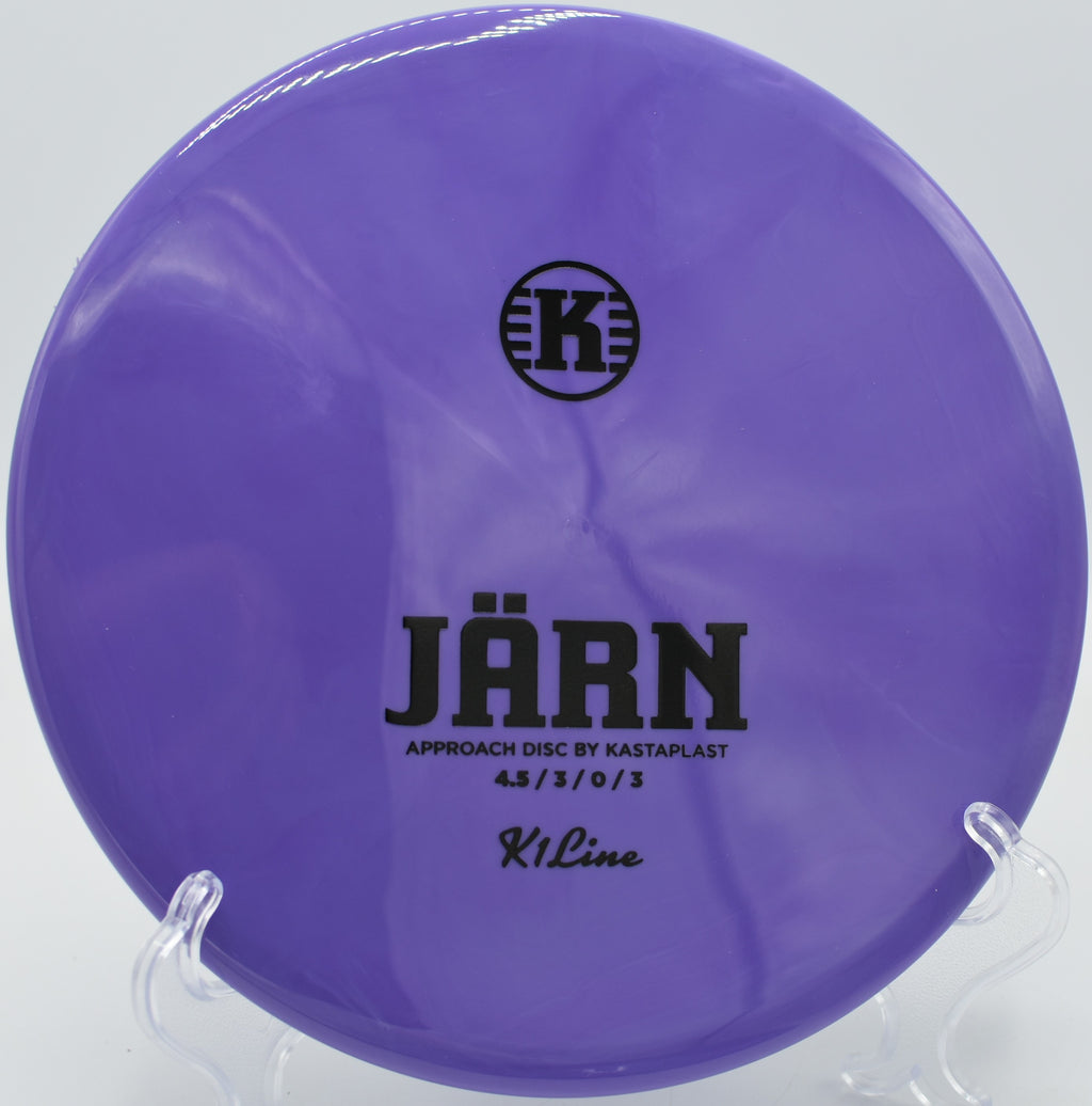 K1 Järn fading hard on a forehand shot at Iron Hill Disc Golf Course in Newark, Delaware.

