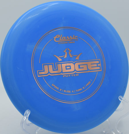 Classic Blend plastic Judge flying dead straight toward the chains at Highland Park in Joliet, Illinois.

