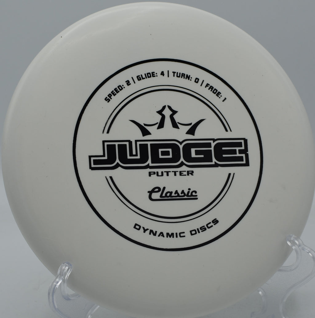 Classic Judge resting under the cage after a dead-center putt at Harmon Park DGC in Lebanon, Oregon.

