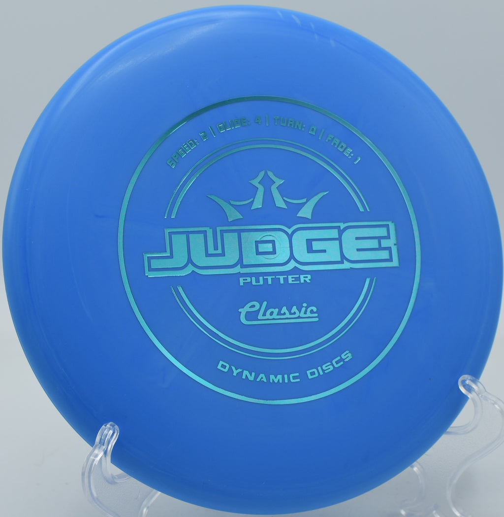 Player releasing a Classic Judge from a knee for an uphill putt at Trophy Club Park in Texas.

