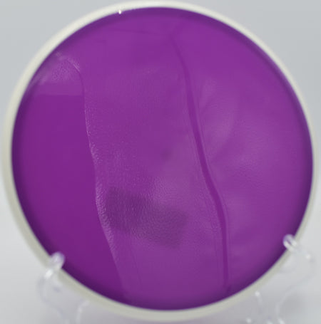 Player using the Axiom Tempo for a technical flick shot at Sunset Park DGC in Las Vegas, Nevada.

