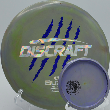 4 Claw Buzzz shaping a flex line at Vista del Camino Disc Golf Park in Scottsdale, Arizona.